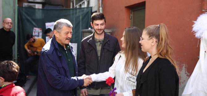 8-mart-kadinlar-gunu-programlarina-katildi-(4).jpg