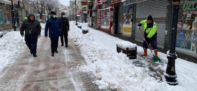 baskan-karla-mucadele-calismalarini-yakindan-takip-ediyor-14.jpg